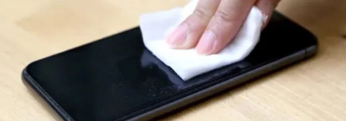 Πώς να καθαρίσετε σωστά την οθόνη του κινητού σας