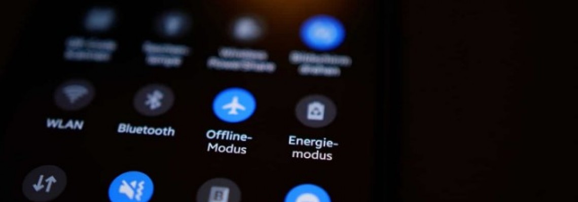 Ενεργοποίησε το Dark Mode μόνιμα στα νέα κινητά για να εξοικονομείς έως και 30% μπαταρία