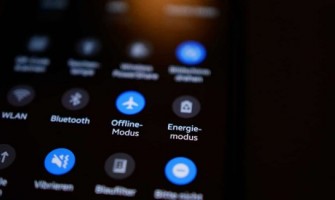 Ενεργοποίησε το Dark Mode μόνιμα στα νέα κινητά για να εξοικονομείς έως και 30% μπαταρία