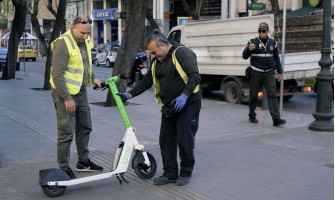 Τραγωδίες στους δρόμους: Γιατί τα ηλεκτρικά πατίνια έγιναν τόσο επικίνδυνα στην Ελλάδα