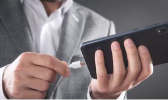 Γνήσιος ή συμβατός φορτιστής; Ο μύθος που σας κοστίζει χρήματα