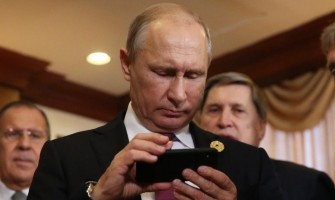 Putin:  Απαγορεύει τα iPhone υπό τον φόβο κατασκοπίας από τους Αμερικανούς