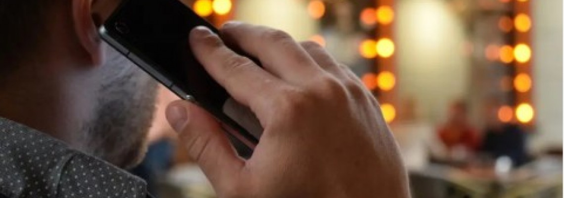 Πώς να καταλάβεις αν παρακολουθούνται οι τηλεφωνικές συνομιλίες σου και τι μπορείς να κάνεις