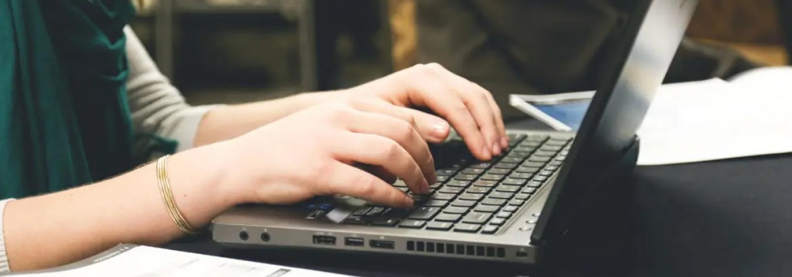 O πιο εύκολος τρόπος να μεταφέρεις τα δεδομένα σου από το κινητό σε ένα στικάκι